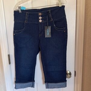 B E by Hailey Dark wash capri's Sz 15 stretch